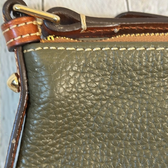 Dooney & Bourke Pebble grain Olive letter carrier - Picture 7 of 10